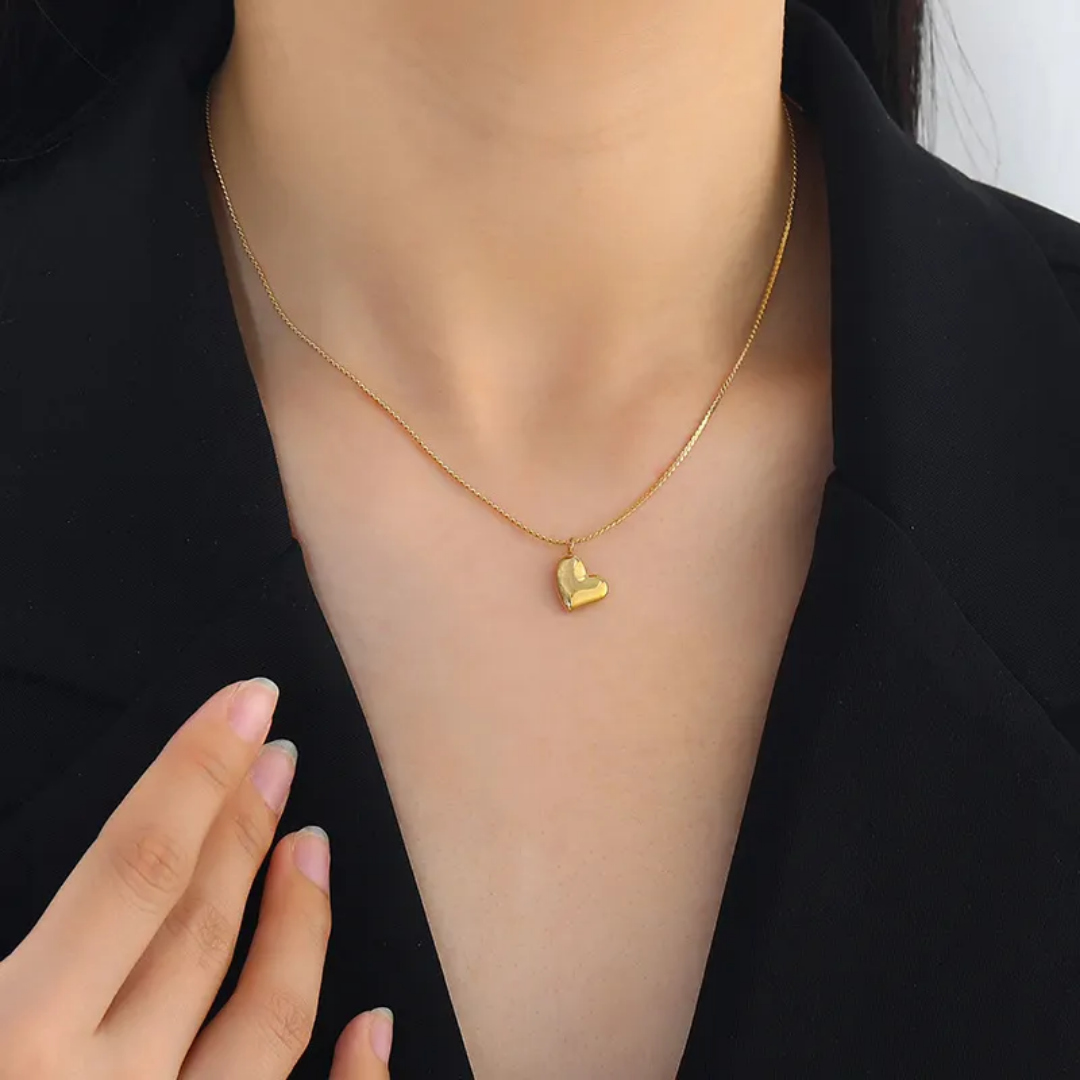 Irregular Heart Pendant Necklace.