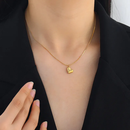 Irregular Heart Pendant Necklace.