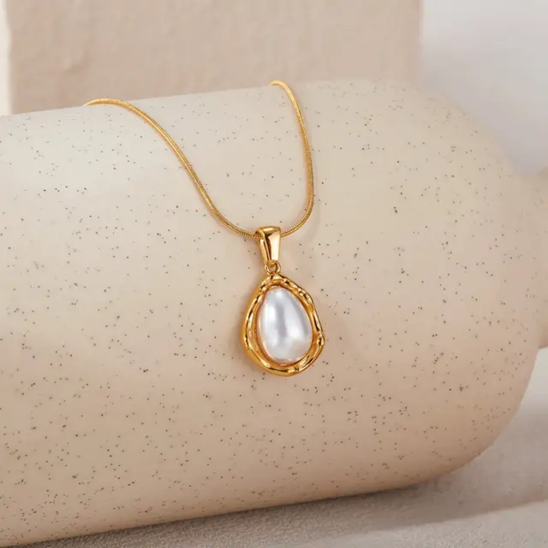 Heart of The Oval Pendant Necklace